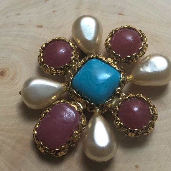 Vintage Chanel Griproix Pin - Picture 6 of 8